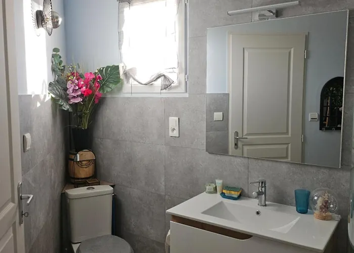 Le Du Font Blanque بيت للعطل *